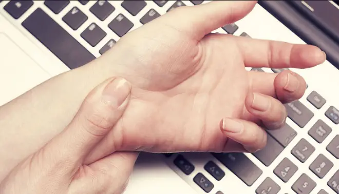 what are the warning signs of carpal tunnel syndrome